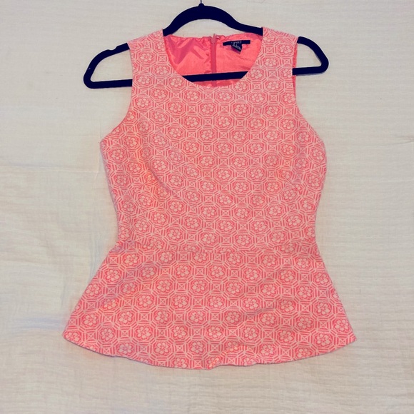 Pink and white geometric peplum top. - Picture 1 of 5